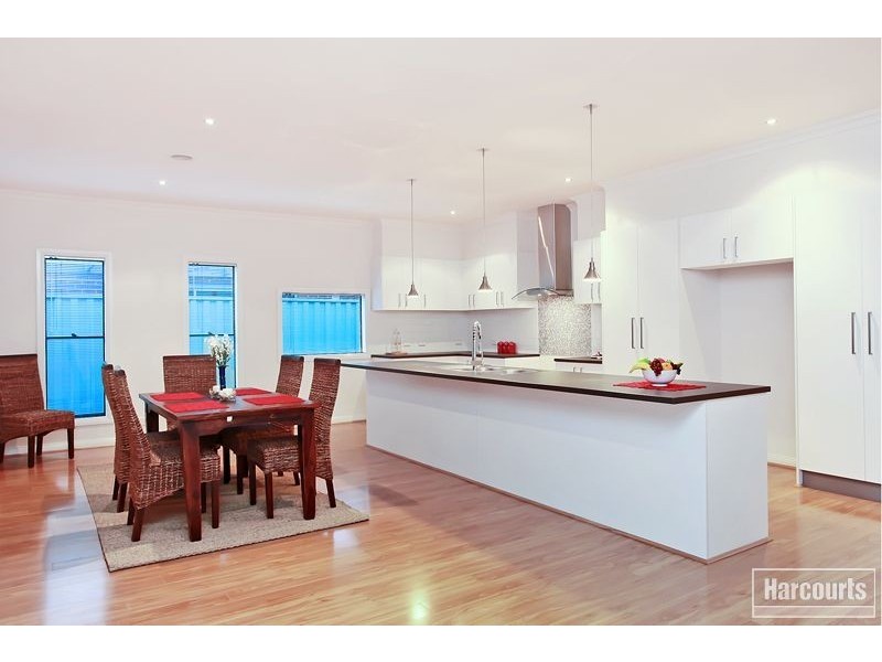 17 Golden Green Street, Pakenham VIC 3810