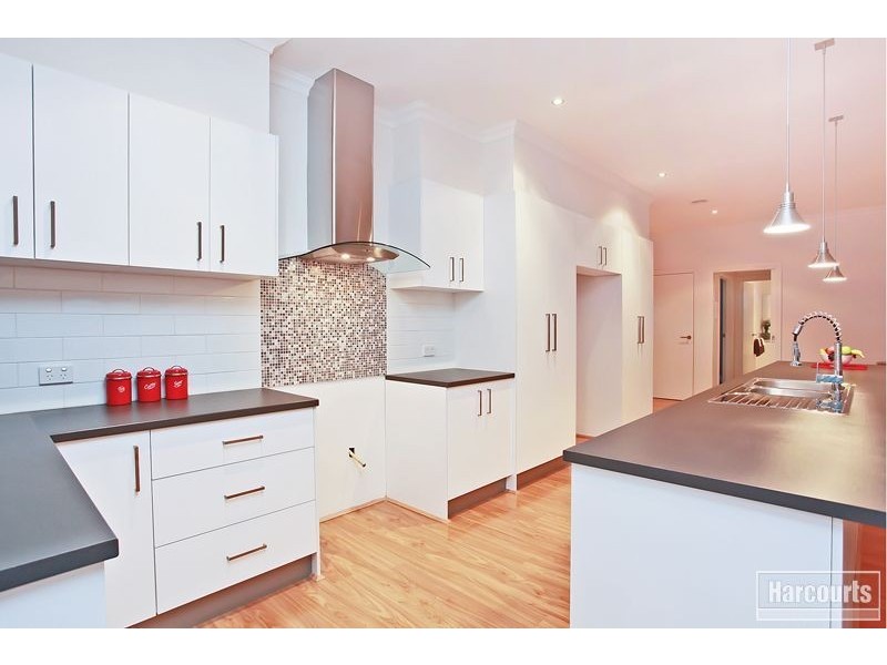 17 Golden Green Street, Pakenham VIC 3810