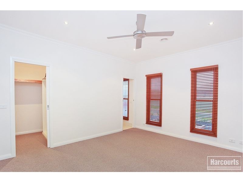 17 Golden Green Street, Pakenham VIC 3810