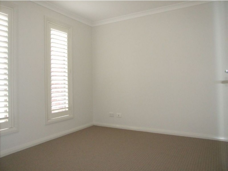 16 Lucerne Cct, Pakenham VIC 3810