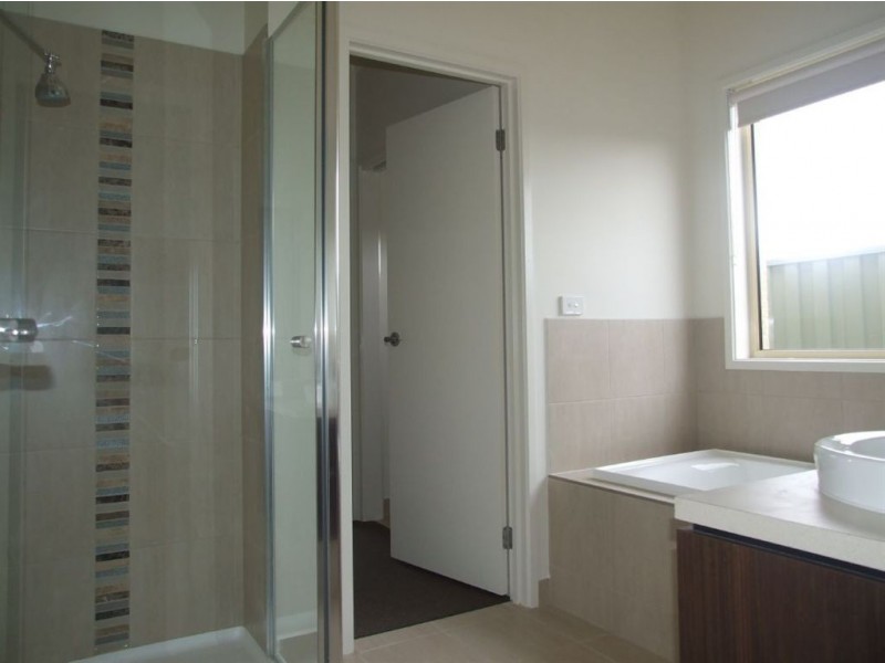 162 Sun Orchid Drive, Pakenham VIC 3810