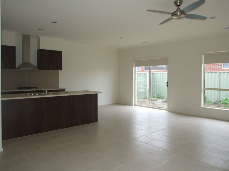 162 Sun Orchid Drive, Pakenham VIC 3810