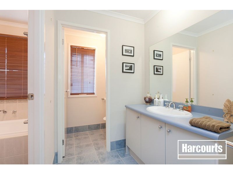 8 Cider Link, Pakenham VIC 3810