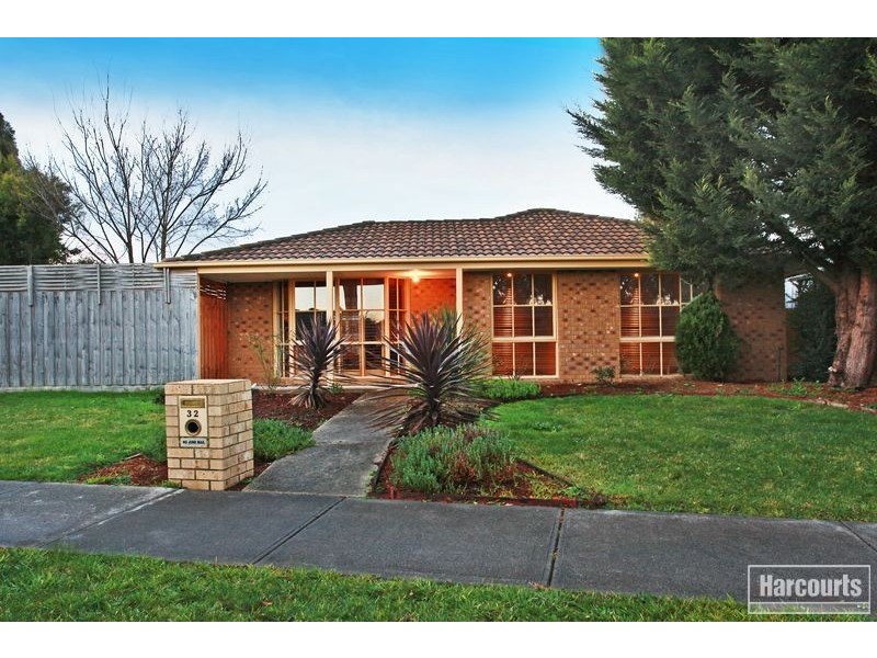 32 Barrington Drive, Pakenham VIC 3810