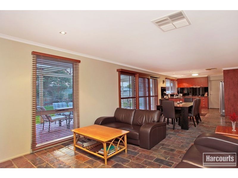 32 Barrington Drive, Pakenham VIC 3810