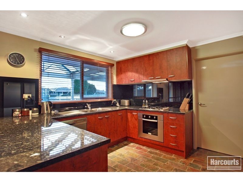 32 Barrington Drive, Pakenham VIC 3810