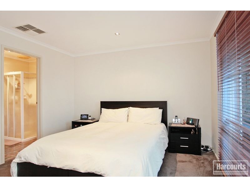 32 Barrington Drive, Pakenham VIC 3810