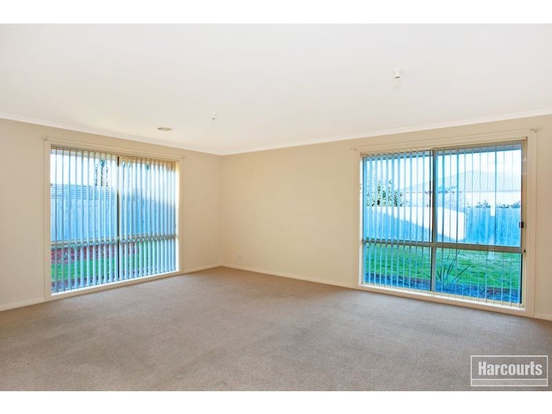 124 McGregor Rd, Pakenham VIC 3810