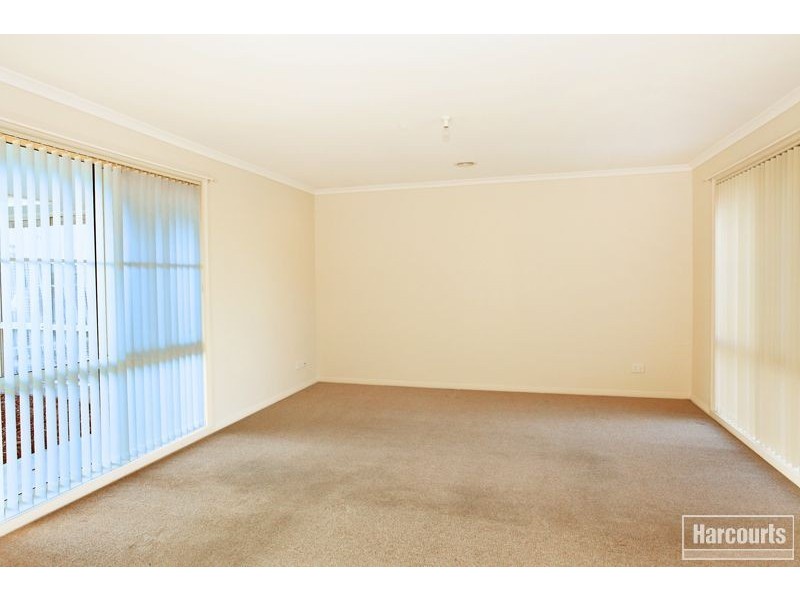 124 McGregor Rd, Pakenham VIC 3810