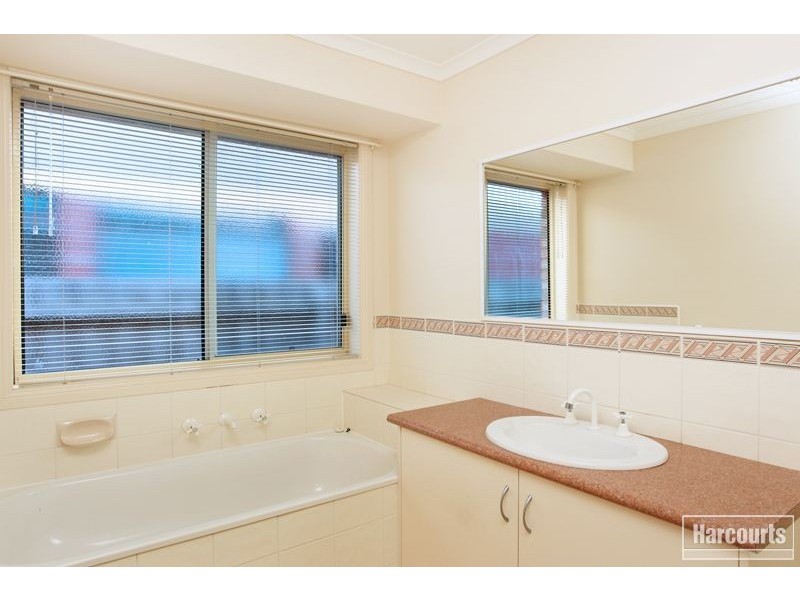 124 McGregor Rd, Pakenham VIC 3810