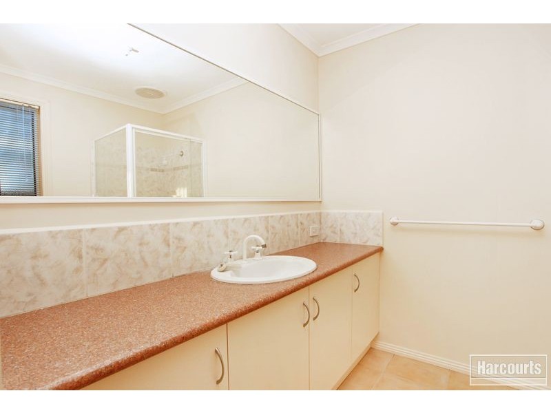 124 McGregor Rd, Pakenham VIC 3810