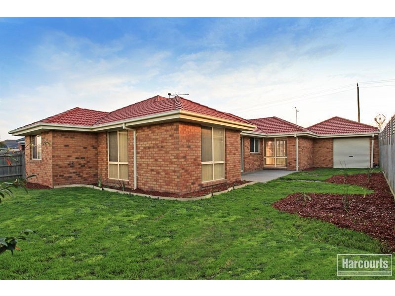 124 McGregor Rd, Pakenham VIC 3810
