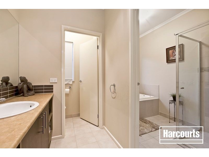 32 Wild Cherry Avenue, Pakenham VIC 3810