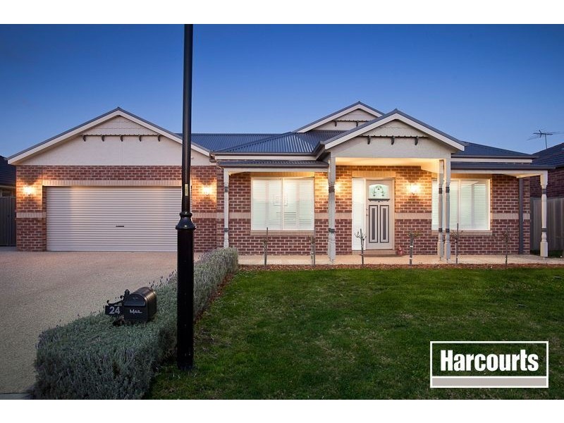 24 Westwood Grove, Pakenham VIC 3810