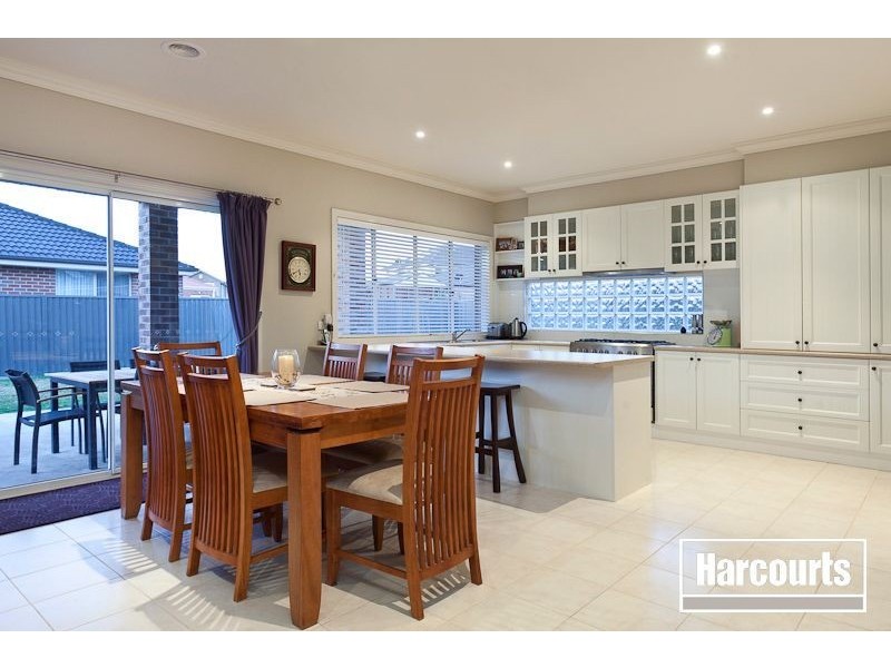 24 Westwood Grove, Pakenham VIC 3810