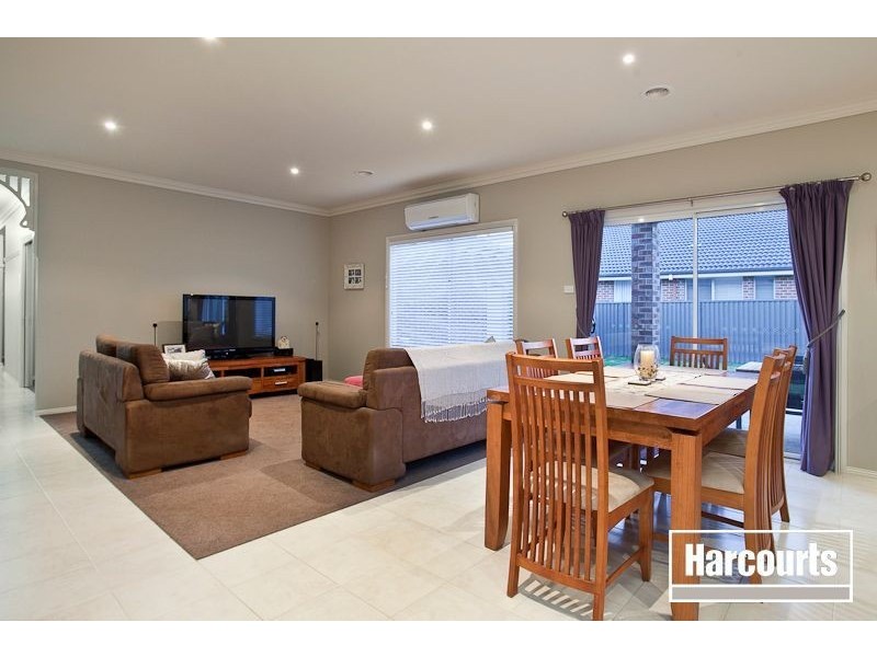 24 Westwood Grove, Pakenham VIC 3810