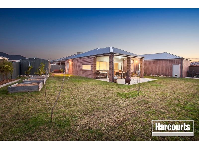 24 Westwood Grove, Pakenham VIC 3810