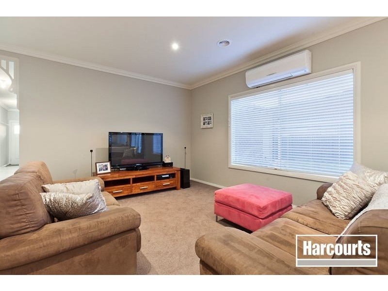 24 Westwood Grove, Pakenham VIC 3810