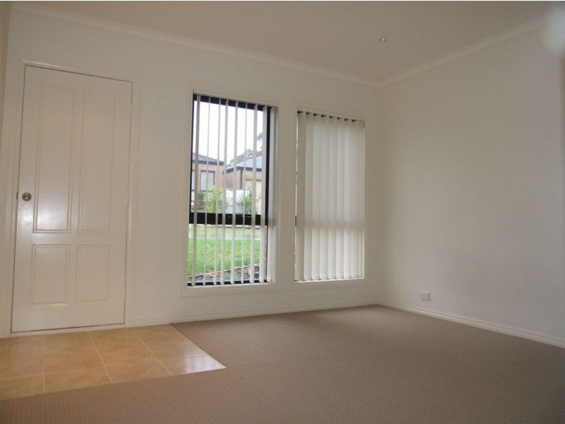 4/103 Army Road, Pakenham VIC 3810