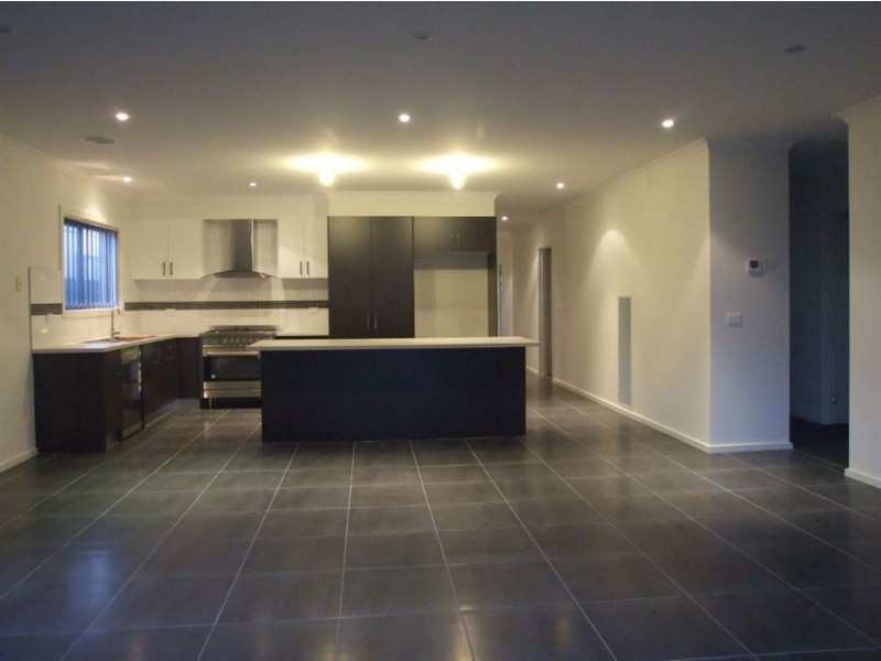 39 Everly Cct, Pakenham VIC 3810