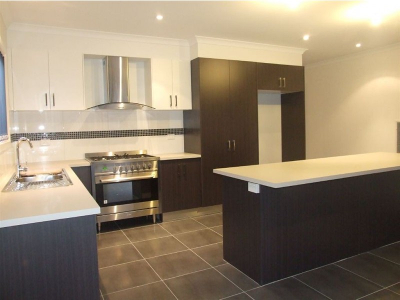 39 Everly Cct, Pakenham VIC 3810