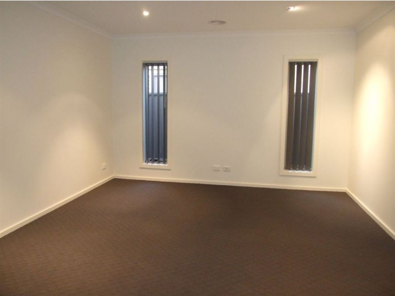39 Everly Cct, Pakenham VIC 3810