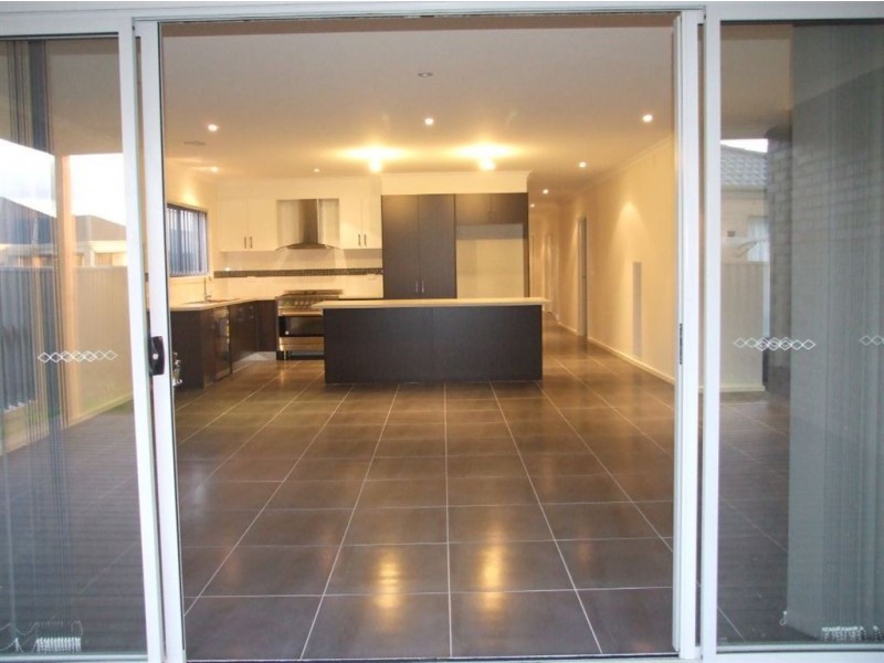 39 Everly Cct, Pakenham VIC 3810