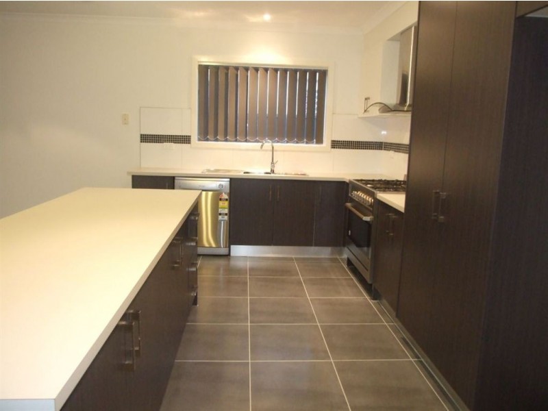 39 Everly Cct, Pakenham VIC 3810