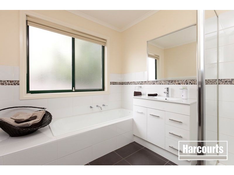 105 Duncan Drive, Pakenham VIC 3810