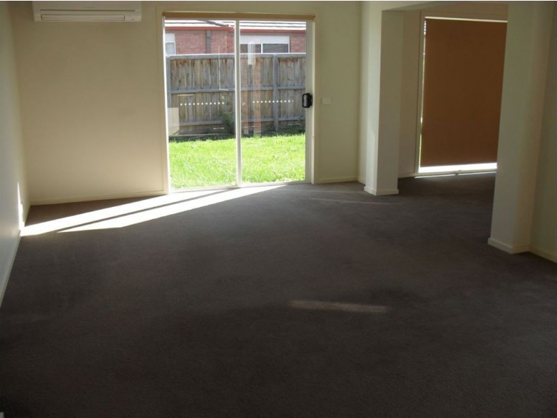 8 Kosta Boda Boulevard, Pakenham VIC 3810
