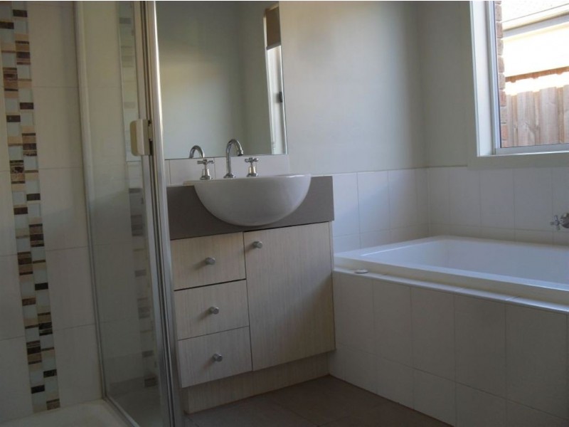 8 Kosta Boda Boulevard, Pakenham VIC 3810