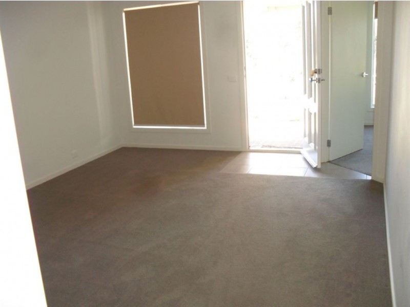 8 Kosta Boda Boulevard, Pakenham VIC 3810
