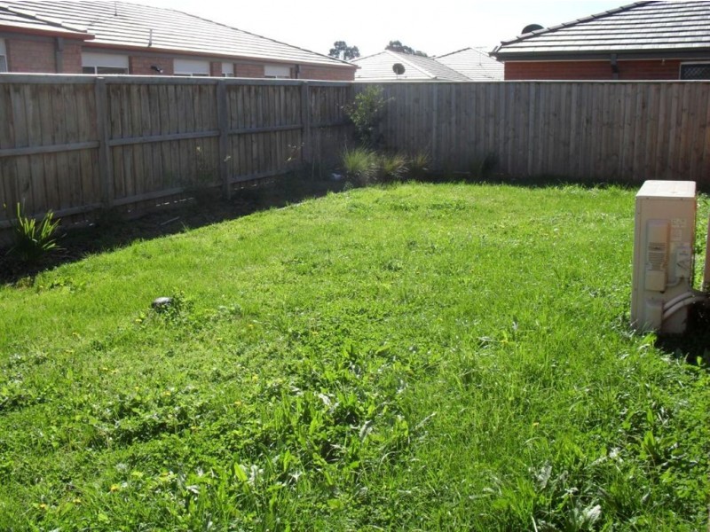 8 Kosta Boda Boulevard, Pakenham VIC 3810