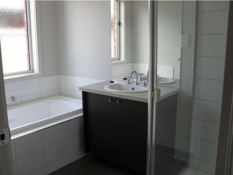 29 Edenbrook Circuit, Pakenham VIC 3810