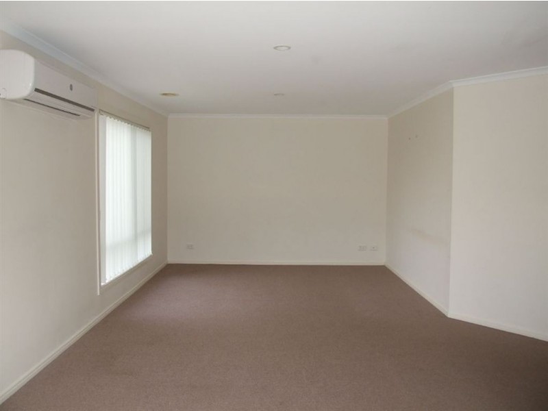 50 Shearwater Drive, Pakenham VIC 3810