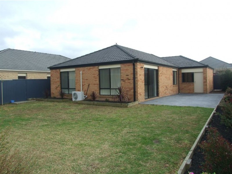 50 Shearwater Drive, Pakenham VIC 3810