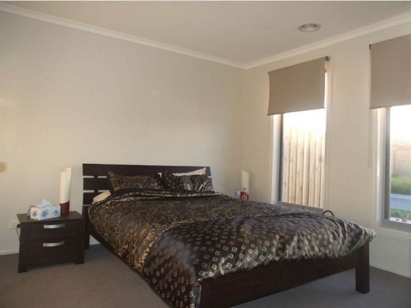 2 Mirabelle Street, Pakenham VIC 3810