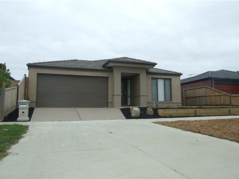 120 Sandalwood Drive, Pakenham VIC 3810