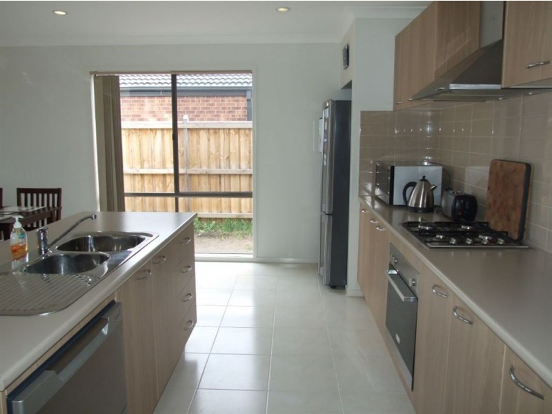 120 Sandalwood Drive, Pakenham VIC 3810