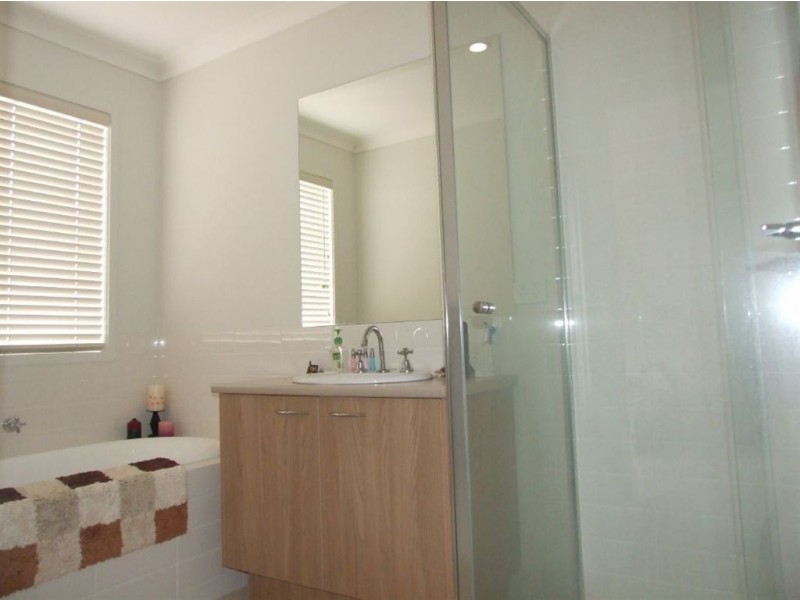 120 Sandalwood Drive, Pakenham VIC 3810