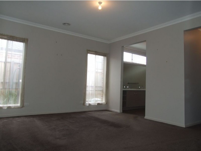 9 Mia Drive, Pakenham VIC 3810