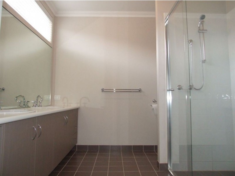 9 Mia Drive, Pakenham VIC 3810