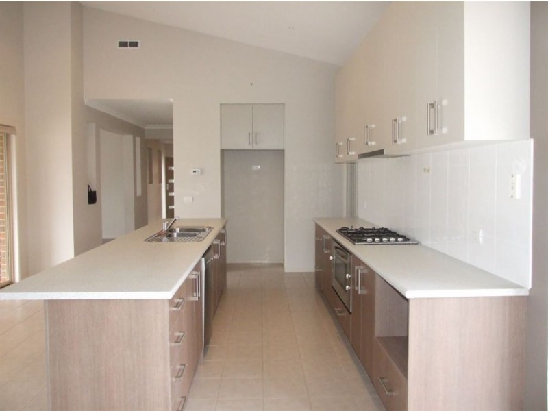 9 Mia Drive, Pakenham VIC 3810