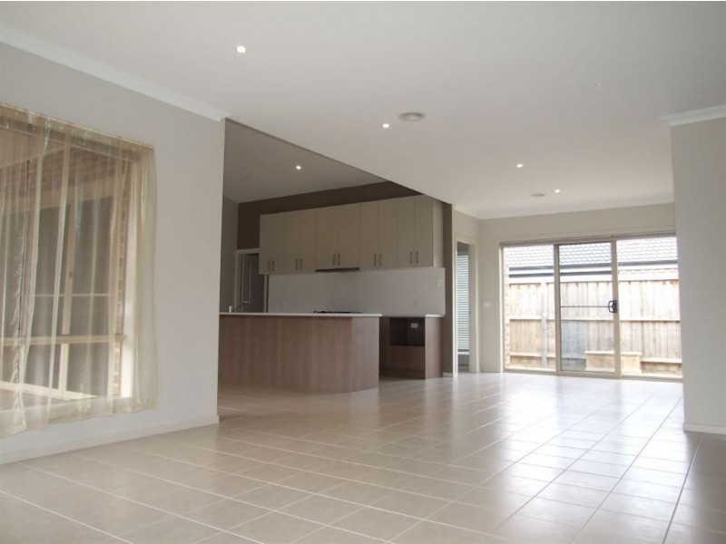 9 Mia Drive, Pakenham VIC 3810