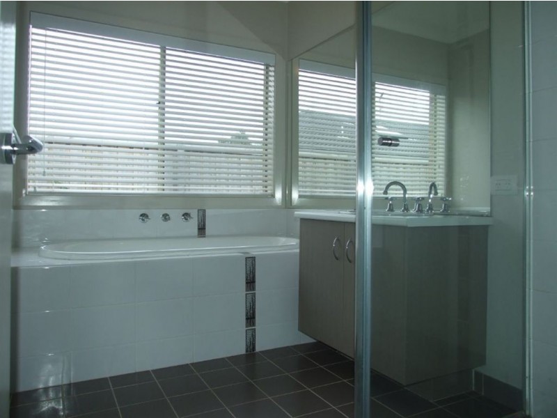 9 Mia Drive, Pakenham VIC 3810