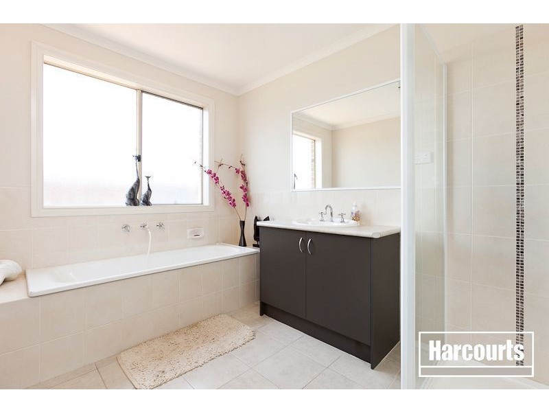 9 Sweet Pea Drive, Pakenham VIC 3810