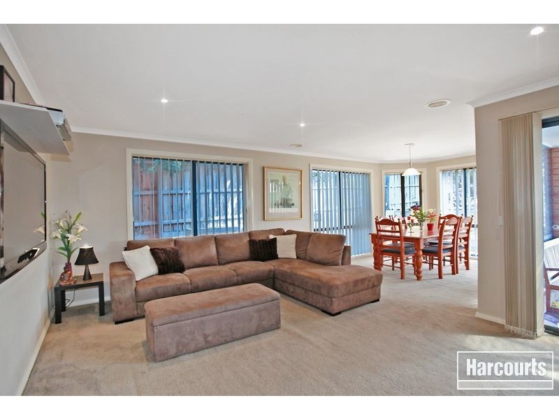 10 Overland Rise, Pakenham VIC 3810