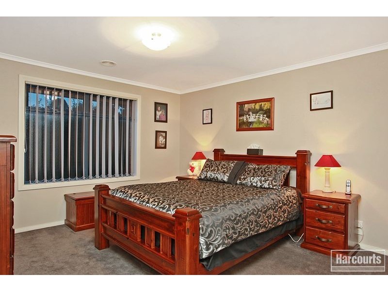 10 Overland Rise, Pakenham VIC 3810