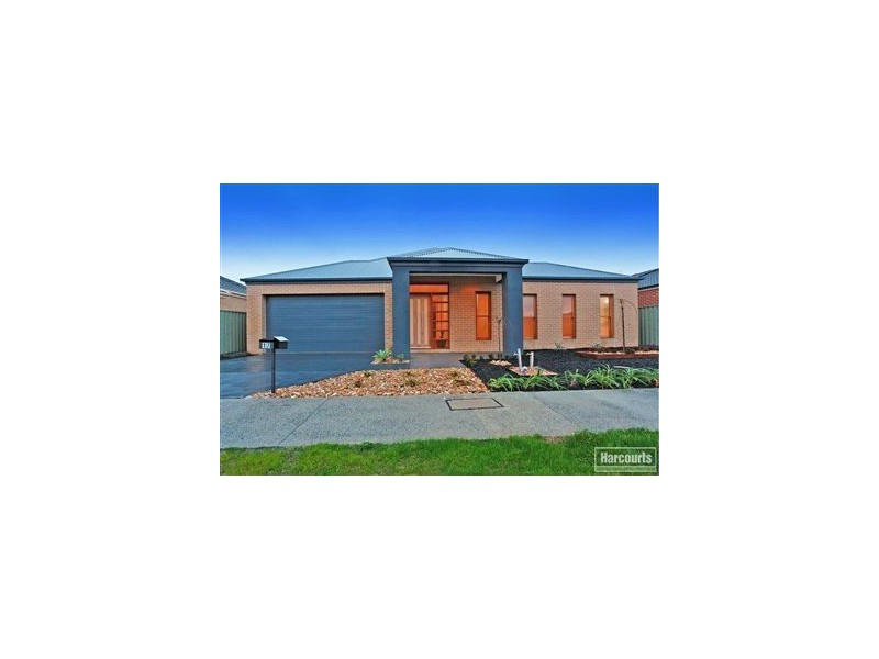 17 Golden Green Street, Pakenham VIC 3810