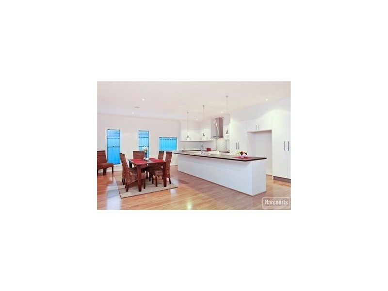 17 Golden Green Street, Pakenham VIC 3810